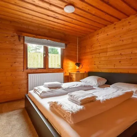 Feriehus Spacious Wooden With Infra-red Sauna At Veluwe