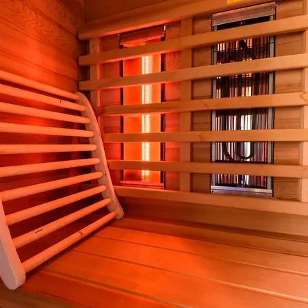 Ferienhaus Spacious Wooden With Infra-red Sauna At Veluwe Putten