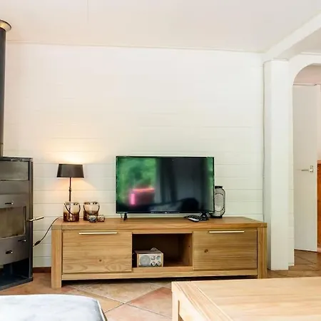 Spacious Wooden With Infra-red Sauna At Veluwe