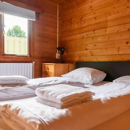 Feriehus Spacious Wooden With Infra-red Sauna At Veluwe