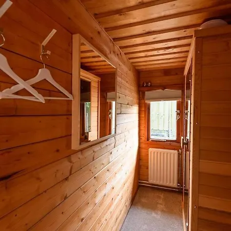 Feriehus Spacious Wooden With Infra-red Sauna At Veluwe *