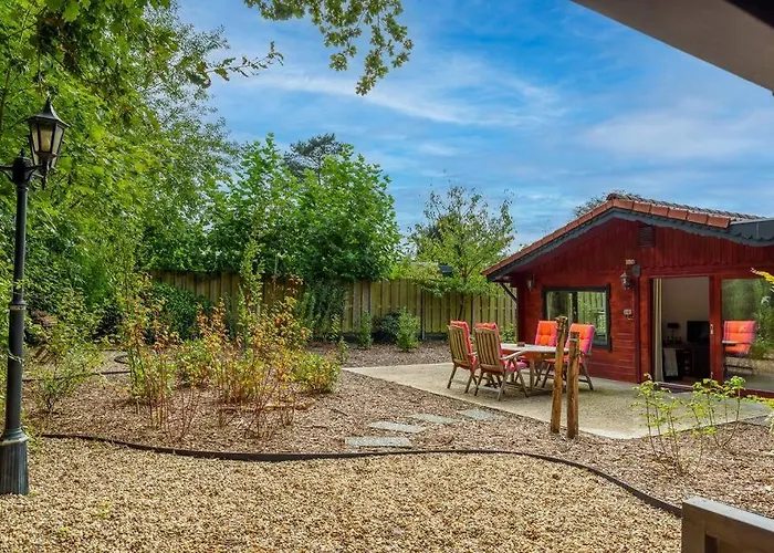 Spacious Wooden With Infra-red Sauna At Veluwe Semesterbostad *