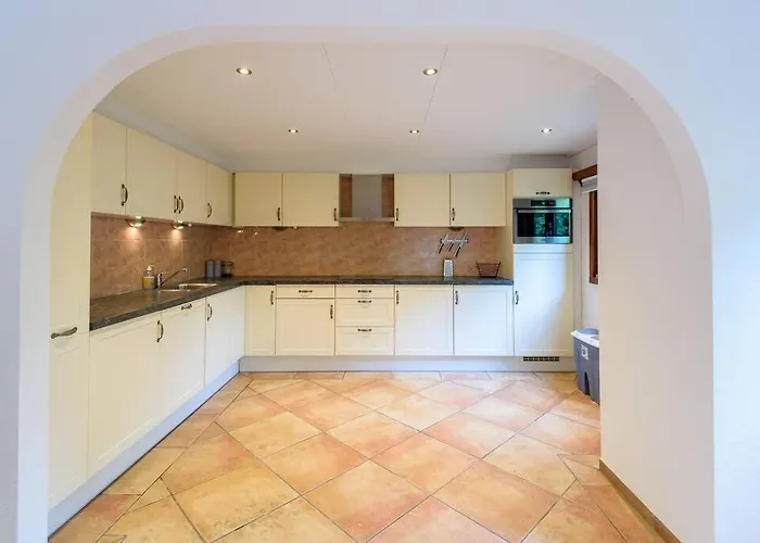 Spacious Wooden With Infra-red Sauna At Veluwe Putten