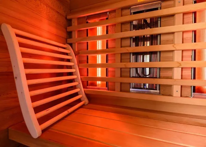 Semesterbostad Spacious Wooden With Infra-red Sauna At Veluwe Putten