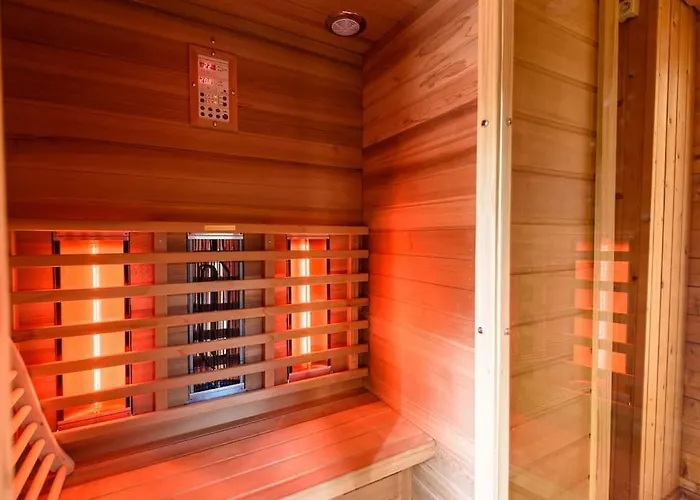 Semesterbostad Spacious Wooden With Infra-red Sauna At Veluwe