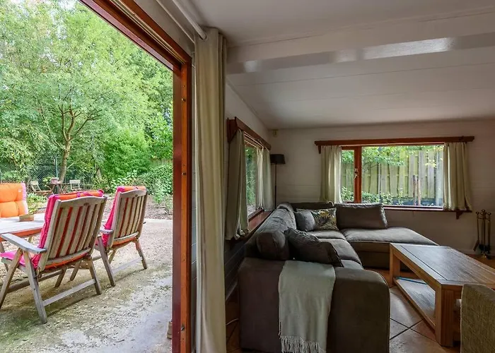 Semesterbostad Spacious Wooden With Infra-red Sauna At Veluwe Putten